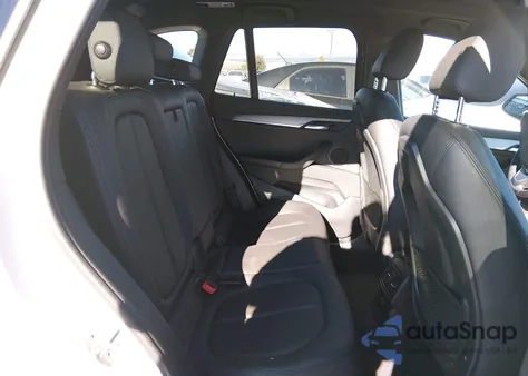 2018 BMW X1 xDrive28I z USA, uszkodzony, nr VIN WBXHT3C36J5K30649